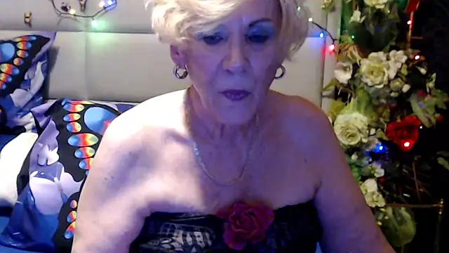 HappyWomanOn live cam
