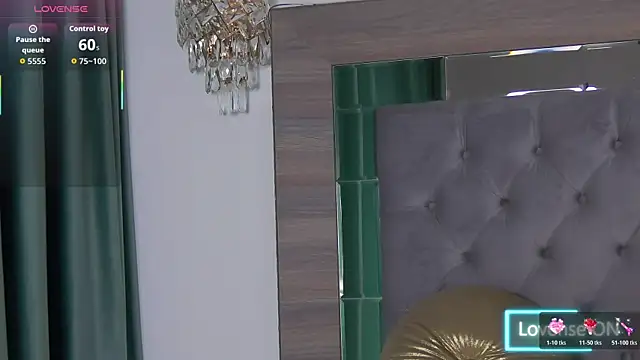 Lorehottie webcam