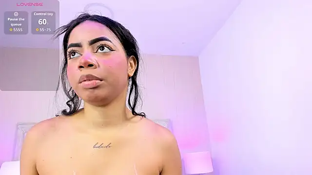 TyraKayne webcam