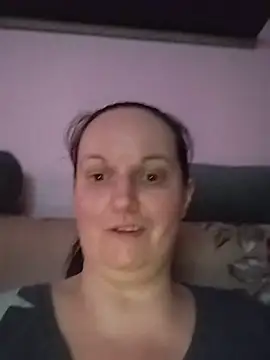 BustyLadyAlma webcam