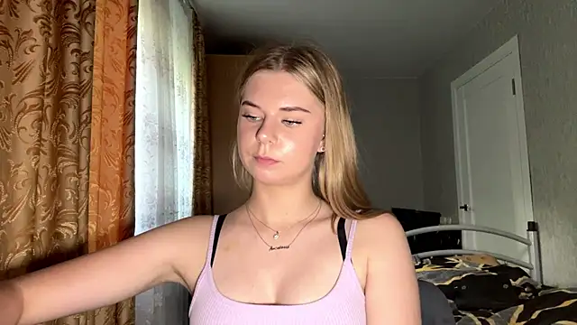 HoneysPiee live cam