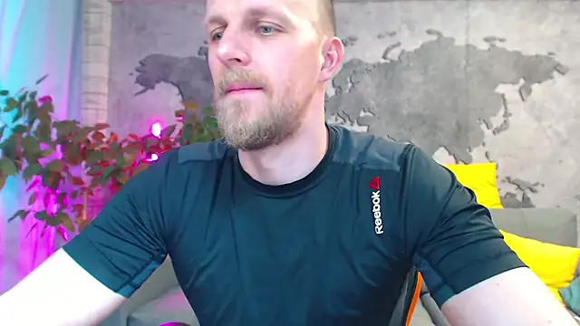 VikingChrisss live cam on StripChat
