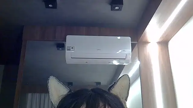 SkinnyKitten live cam
