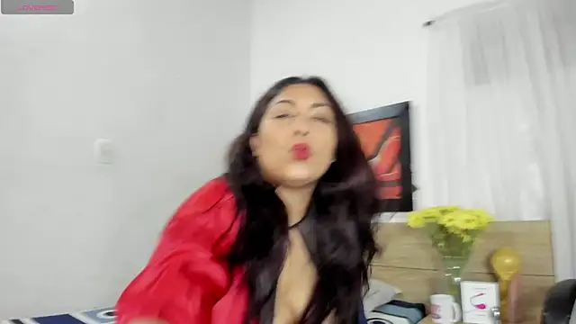 Lauralove_69 webcam