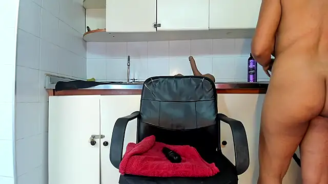BustyGlow webcam