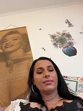 Hotmomcheckk_ webcam