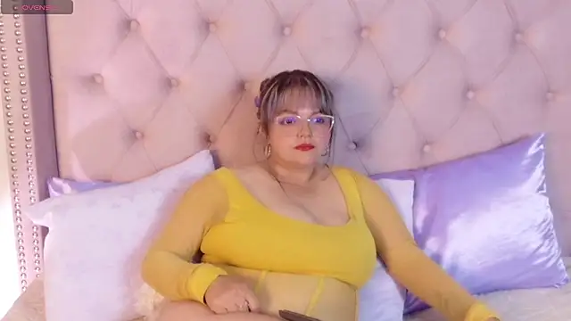vintoria_cherry live cam on StripChat