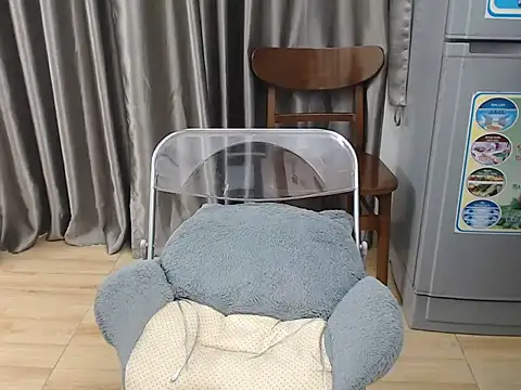 Maia_9999 webcam
