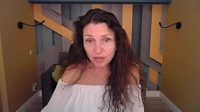 EllaLong webcam