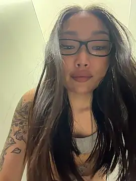 trytomakememoam (F young) - lick my lips :)