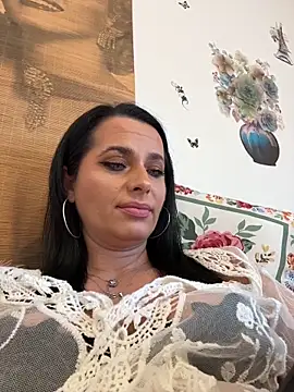 Hotmomcheckk_ webcam