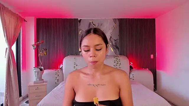 CarolineFyre webcam