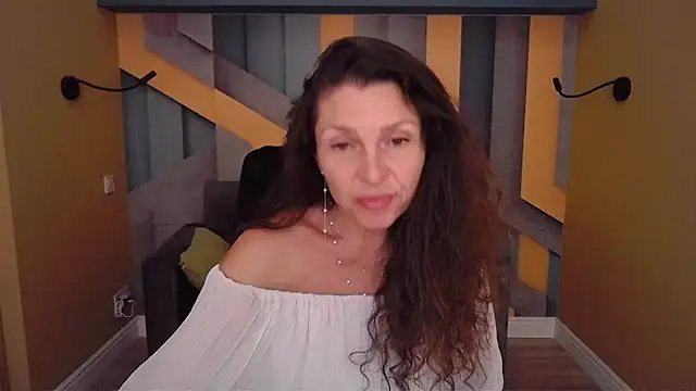 EllaLong webcam