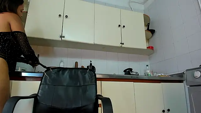 BustyGlow live cam on StripChat