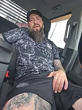 beardedtattood (Ask my age) - Sooo hard and sooo horny 😈😈😈