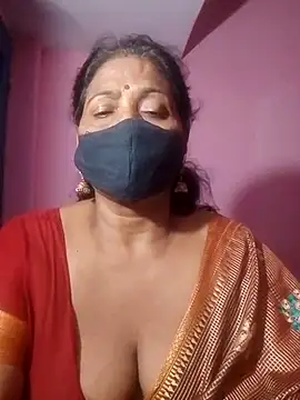 YAMUNA_033 live cam on StripChat