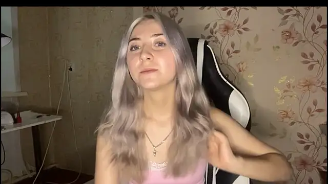 WhitePowerGirl webcam