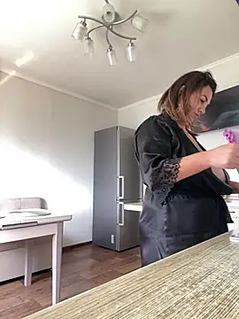 dina0908 (F milf) - Titty fuck