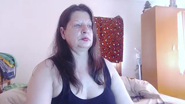 ExtasyMature live cam on StripChat
