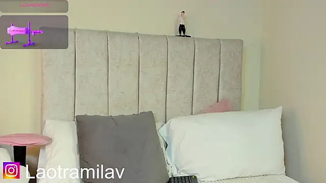 MilaVelour webcam