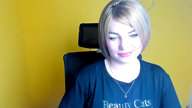 CuttieEmma webcam