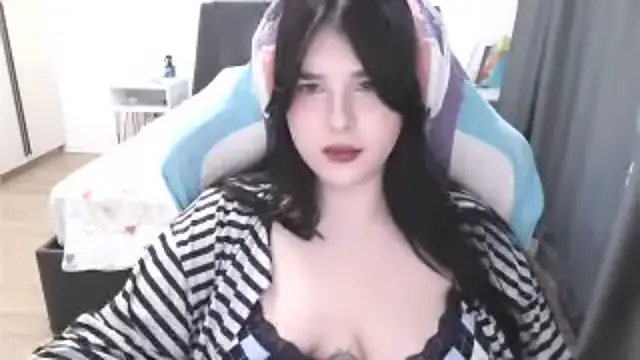 LunarMia webcam
