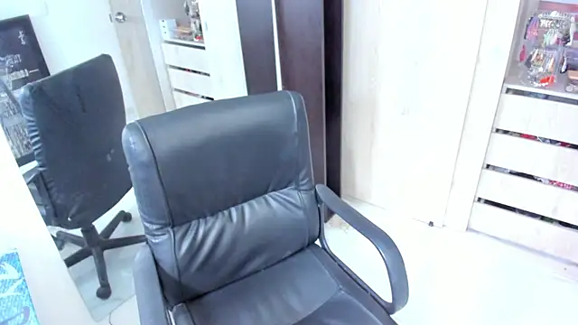 BellaFlaming webcam