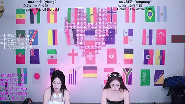 CCTW-100 live cam on StripChat