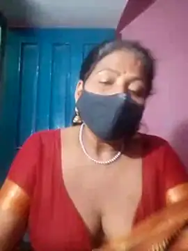 YAMUNA_033 live cam on StripChat