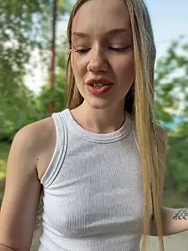 MilaMoone webcam