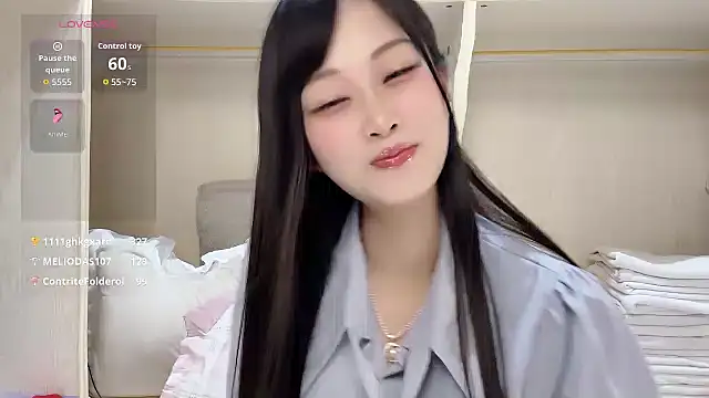 yueyue2003 (F young) - 月月老师休假回来啦，同学们作业交一下哦