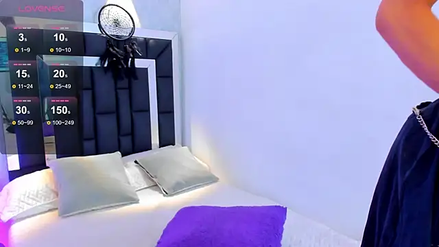 elian_7 live cam on StripChat