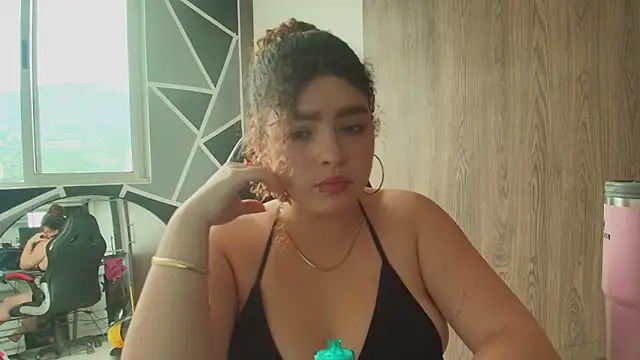 Kiara_velez live cam on StripChat