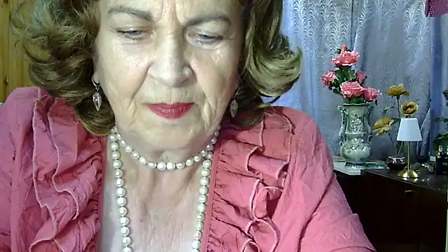 Emma52610 live cam on StripChat