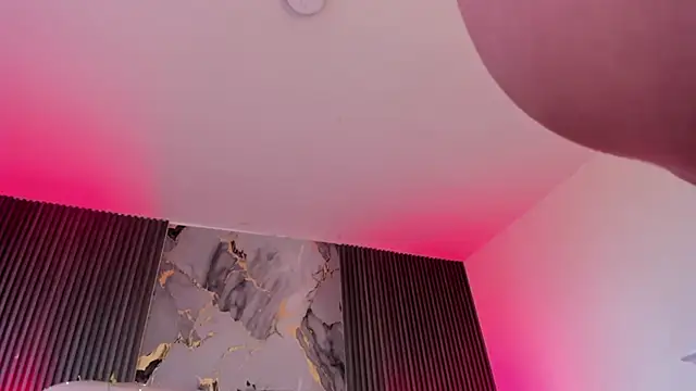 CarolineFyre webcam