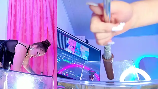 NathaxaLeans webcam