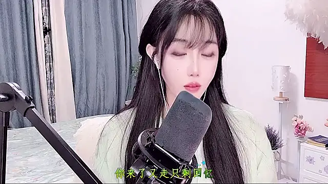 Laura_520 webcam