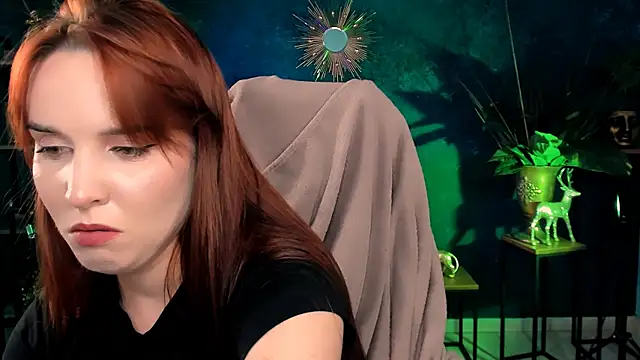 LolaFyre webcam