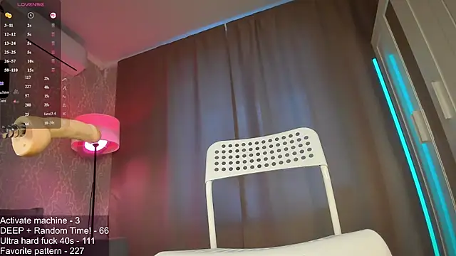 Juicy_Vikki live cam on StripChat
