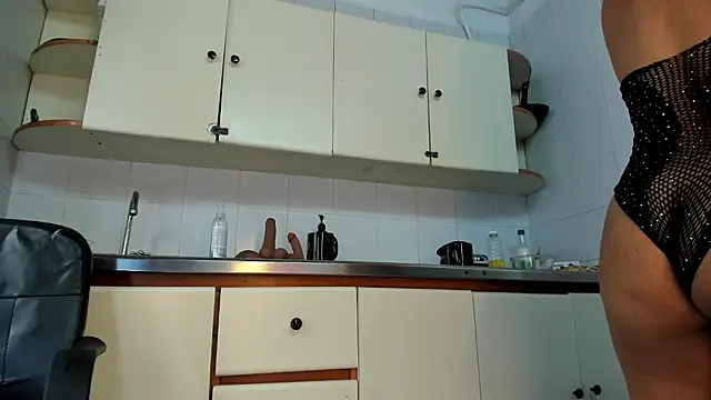 BustyGlow live cam on StripChat