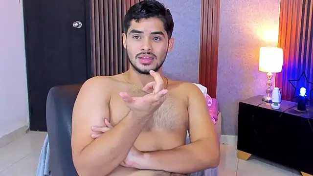luciano_vitale live cam on StripChat