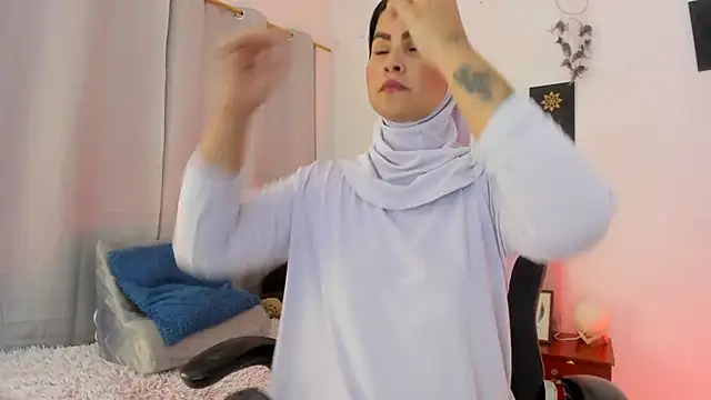 AishaAmin_ webcam