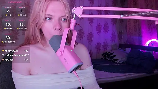 Cutie_Bambi live cam on StripChat