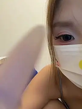 QIQI-QIQI-01 live cam on StripChat