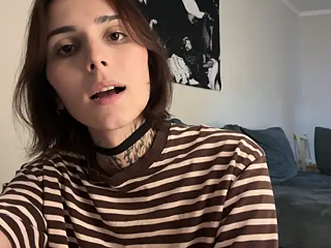 VivianGlow webcam