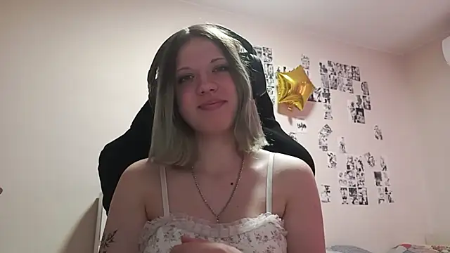ViolettaCatechini webcam