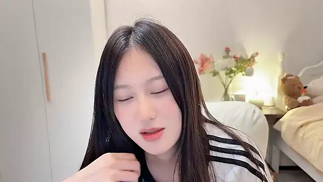 Hu-uzzzZ live cam on StripChat