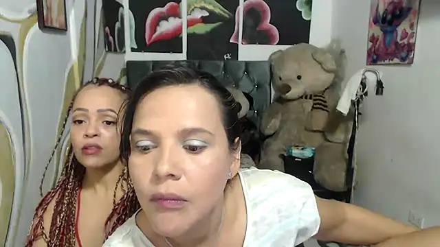 manzanahot9 live cam on StripChat