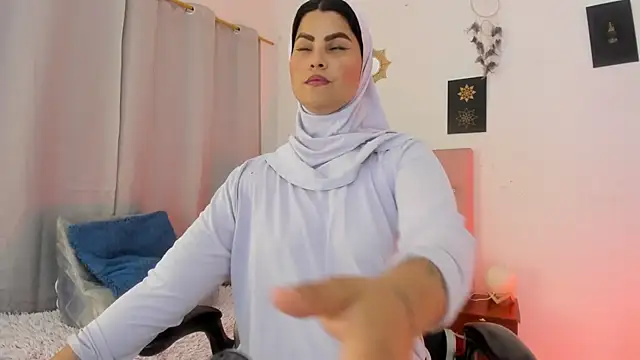 AishaAmin_ webcam