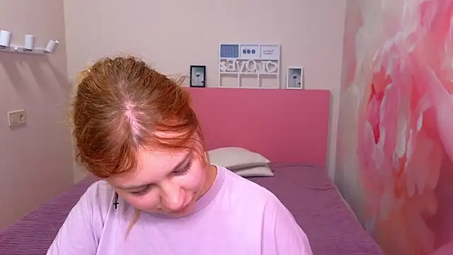 AngelinaLow webcam